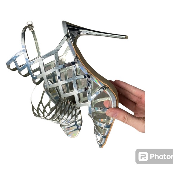 Holographic View Silver High Heels with cage design - Picture 7 of 11